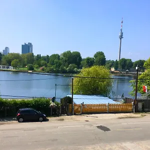 Ajo Apartments - Alte Donau Lake View Balcony Studio - Self-Check-In Apartment